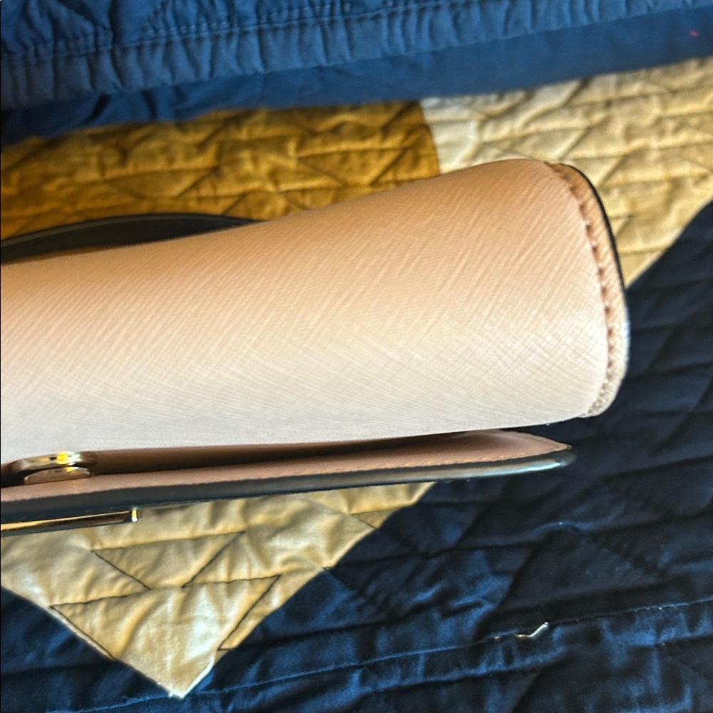 Kate Spade New York Laurel Way Winni crossbody in a two-tone black/light pink. - Picture 4 of 11